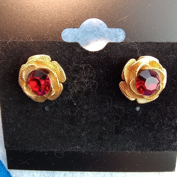 Gold tone Earrings Red Glass Gem, Floral , Post style - Picture 2 of 5